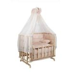 تخت و گهواره کنار مادرمدل انجل